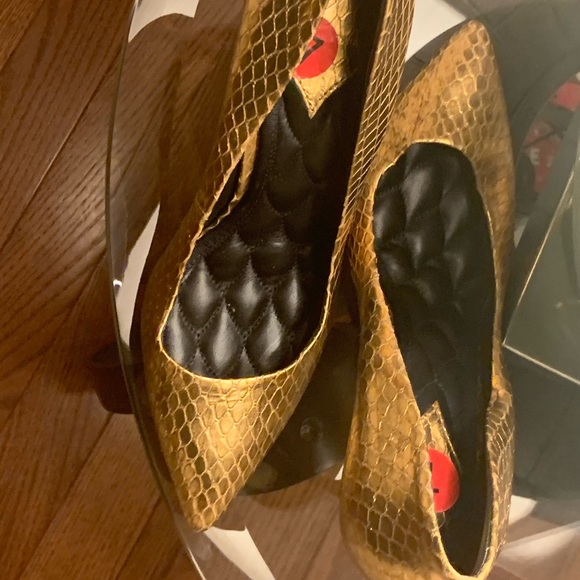 Gold Snake - Picture 6 of 12